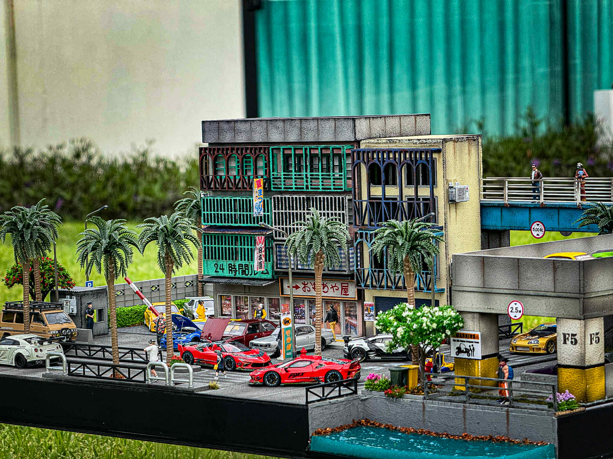 Diorama City of Racing Cars scale 1:64